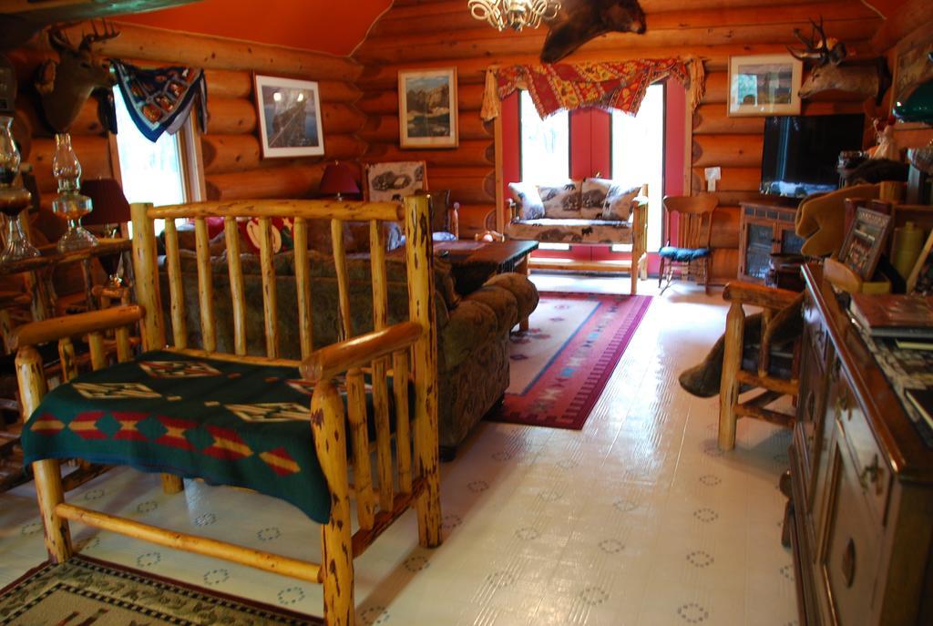 Kicking Horse Canyon Guest House Golden Eksteriør bilde