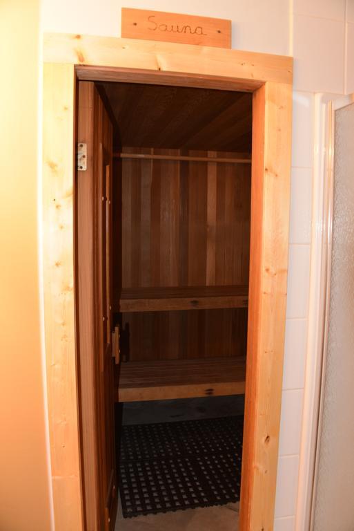 Kicking Horse Canyon Guest House Golden Rom bilde