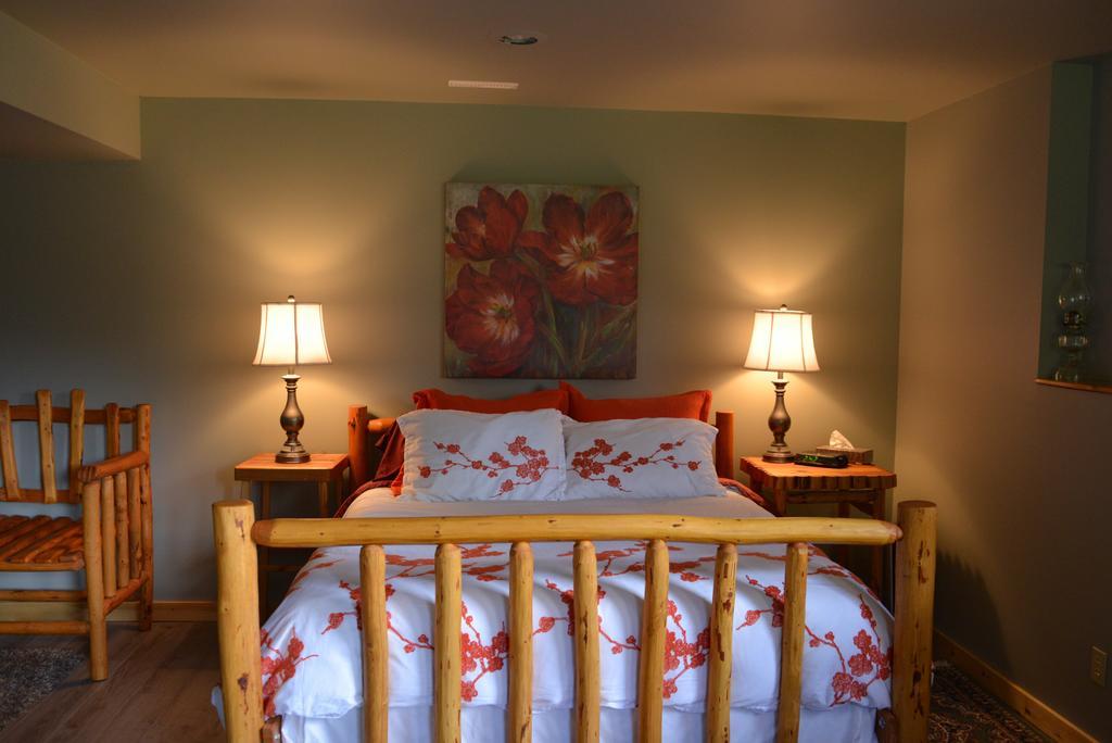 Kicking Horse Canyon Guest House Golden Rom bilde