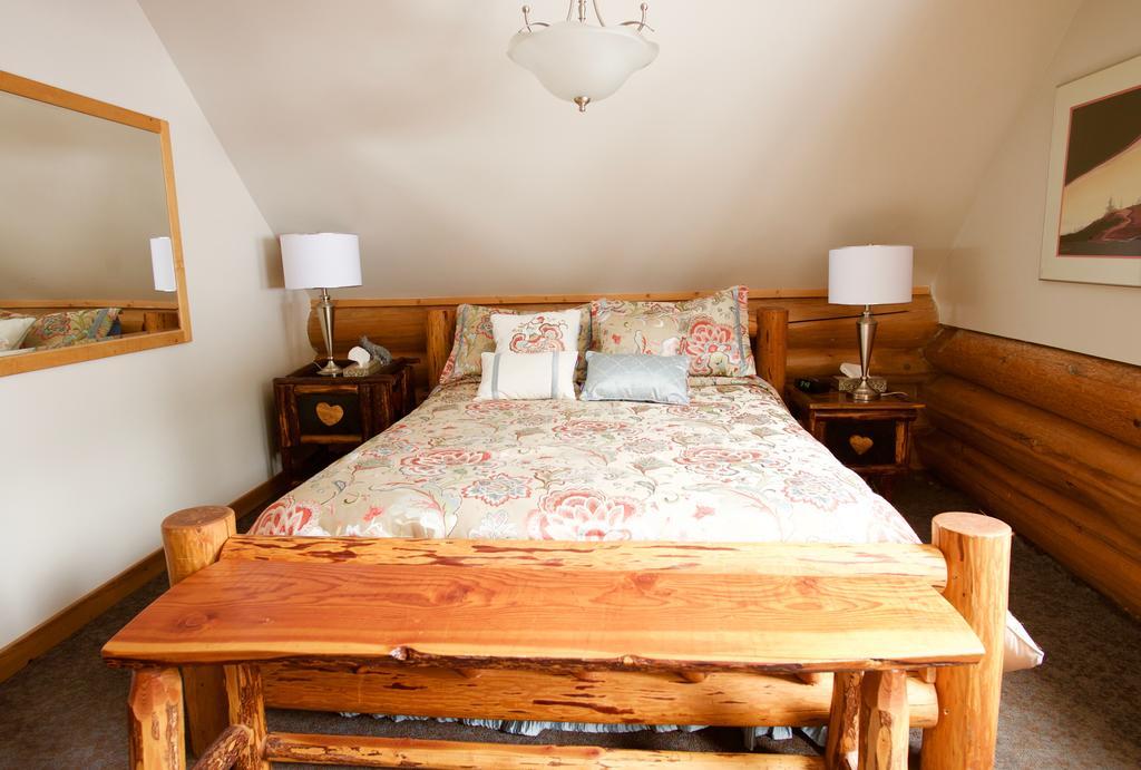 Kicking Horse Canyon Guest House Golden Eksteriør bilde