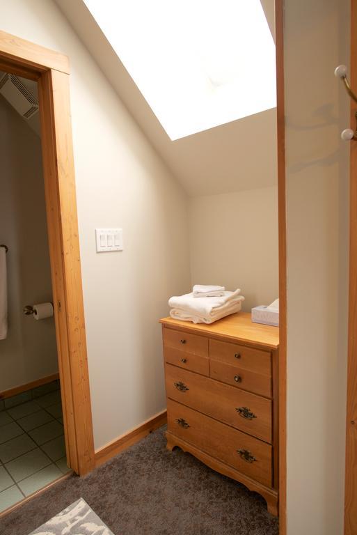 Kicking Horse Canyon Guest House Golden Eksteriør bilde