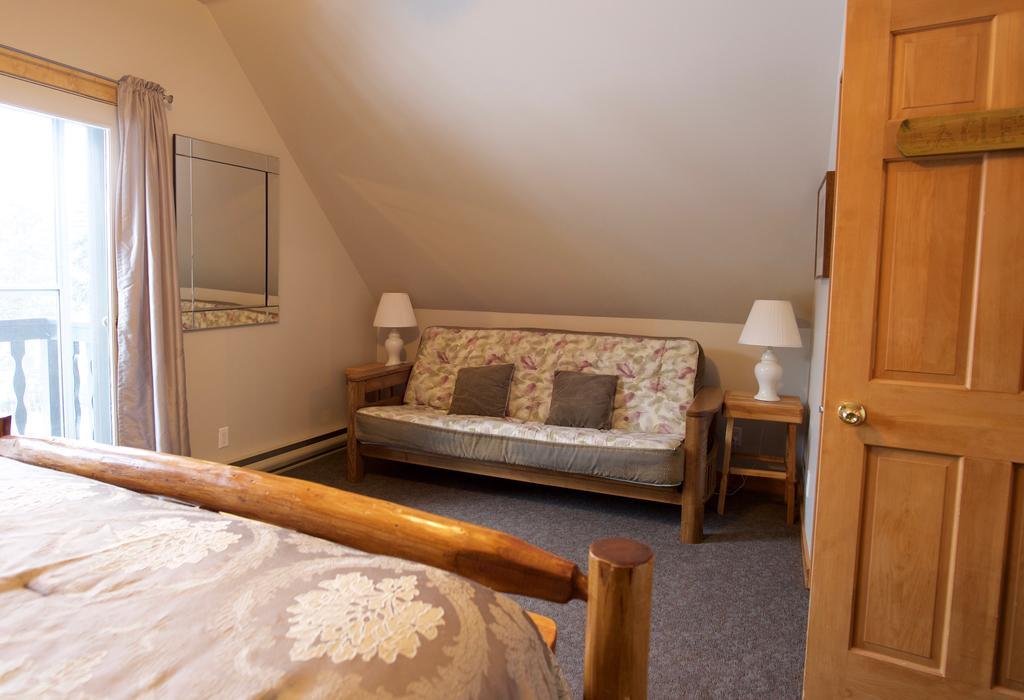 Kicking Horse Canyon Guest House Golden Eksteriør bilde