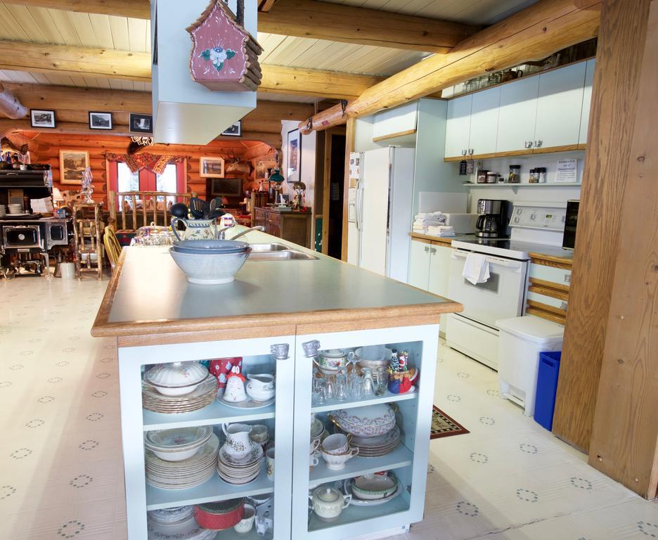 Kicking Horse Canyon Guest House Golden Eksteriør bilde