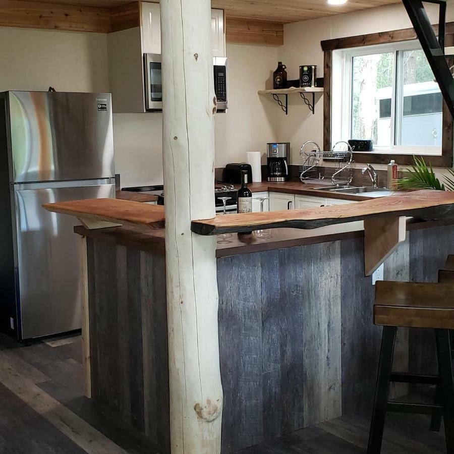 Kicking Horse Canyon Guest House Golden Eksteriør bilde