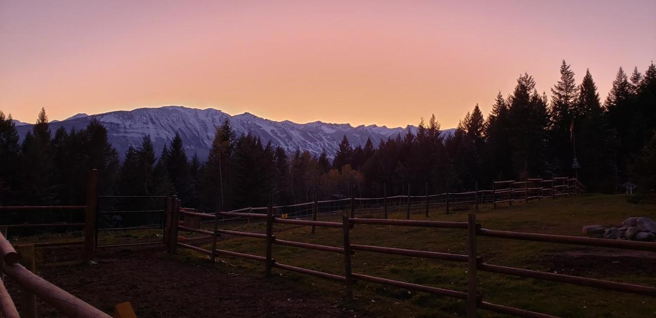 Kicking Horse Canyon Guest House Golden Eksteriør bilde